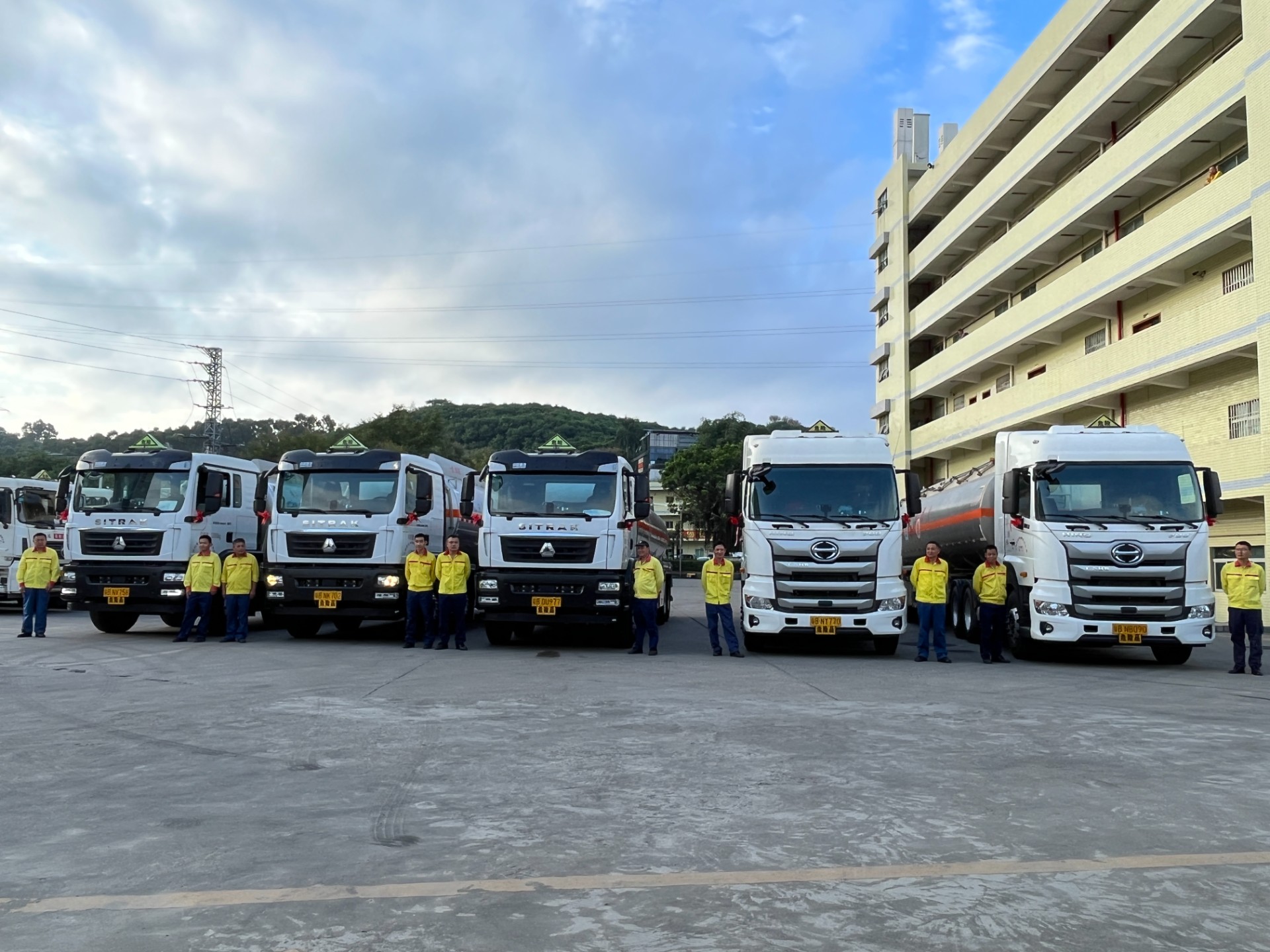 運輸事業部新車出(Out)車